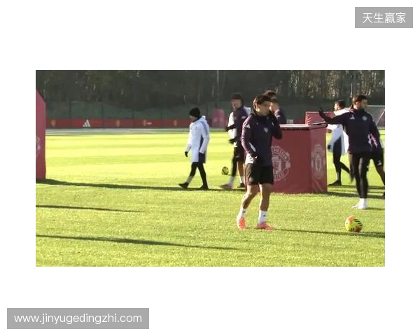 TA独家:今夏阿莫林在美国主动陪利马跑步复健,表达其支持 TA独家:今夏阿莫林在美国主动陪利马跑步复健,表达其支持