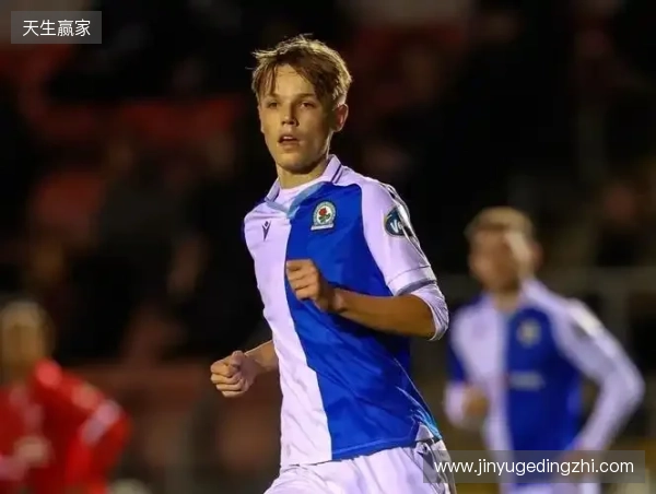 邮报：阿森纳正与布莱克本流浪者就17岁前锋蒂容进行谈判