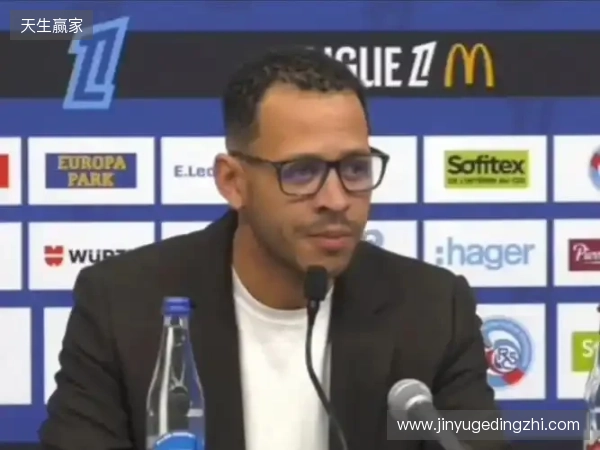 有风度，罗塞尼尔在切尔西首场发布会前与在场所有记者一一握手