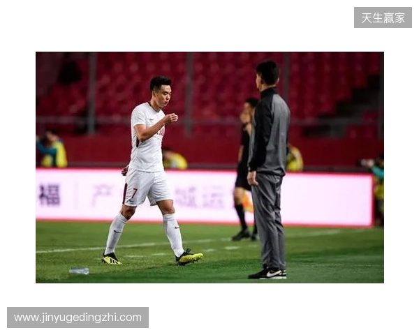 飞踹座椅染红!玉昆官方:门将教练米克尔造成恶劣影响,罚款2万 飞踹座椅染红!玉昆官方:门将教练米克尔造成恶劣影响,罚款2万